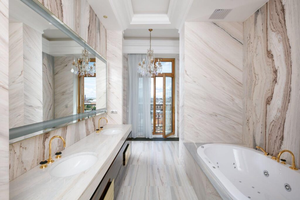 bagno marmo penthouse San Pietroburgo